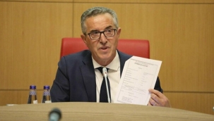 CHP'li Belediye Başkanı Halil Arda partisinin Meclis üyesini zabıta zoruyla dışarı çıkardı