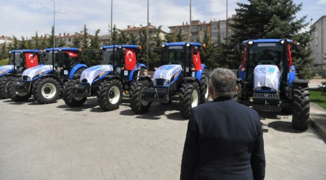 AKP'li değilsen traktör yok!