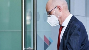 Sırasını beklemeden aşı olan belediye başkanı görevden alındı