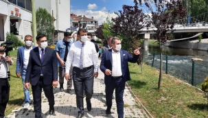 Sivas Vali'si Salih Ayhan, İmranlı Belediye Başkanı Murat Açıl birlikte incelemelerde bulundu