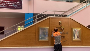 Bakırköy Belediye Başkanı Dr. Bülent Kerimoğlu' Çocuklarımızın sağlıklı bir ortamda eğitim almaları için ilçemizdeki tüm devlet okullarımızın temizlik ve dezenfekte işlemlerini sürdürüyoruz.''