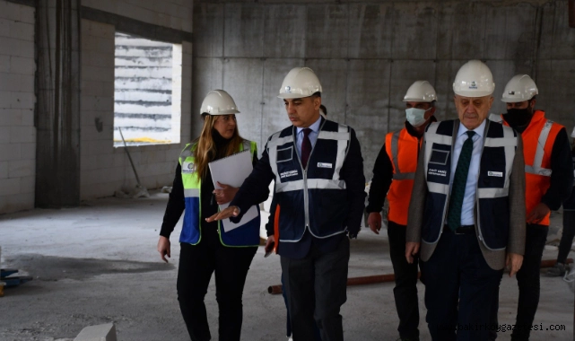 BAKIRKÖY BELEDİYE BİNASI İNŞAATI HIZ KESMEDEN DEVAM EDİYOR