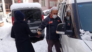 BAKIRKÖY BELEDİYESİ SICAK YEMEK DAĞITMAYA DEVAM EDİYOR..