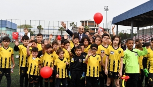 Bakırköy Belediyesi'nden 23 Nisan Spor Şöleni , Başkan Dr. Kerimoğlu'nun katılımıyla coşkuyla kutlandı