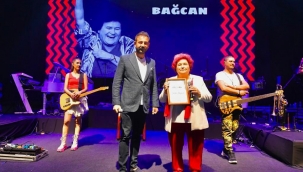 SELDA BAĞCAN, BEŞİKTAŞ'TA KONSER VERDİ