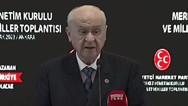 Devlet Bahçeli ''Cumhurbaşkanı adaylığı konusunda hep birlikte Cumhurbaşkanımız Erdoğan etrafında tek yumruk olalım. Onu sahiplenelim. Yeni bir sayfa açalım''