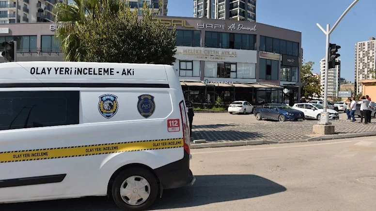 Çukurova Belediye Başkanı Soner Çetin'in kızının iş yerine kurşun yağdırdılar