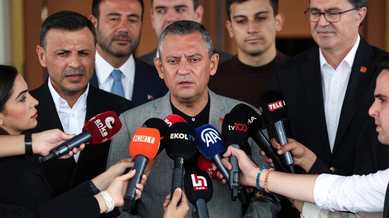 Özel'den 'ahmak davası' açıklaması: İmamoğlu'nun olası adaylığına kısıt getirmek için kumpas!